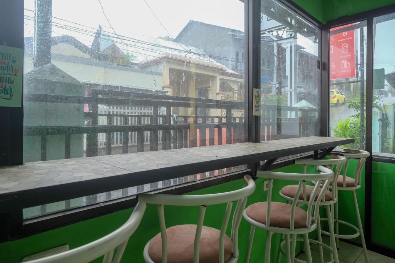 ホテル Reddoorz Near Politeknik マナド エクステリア 写真