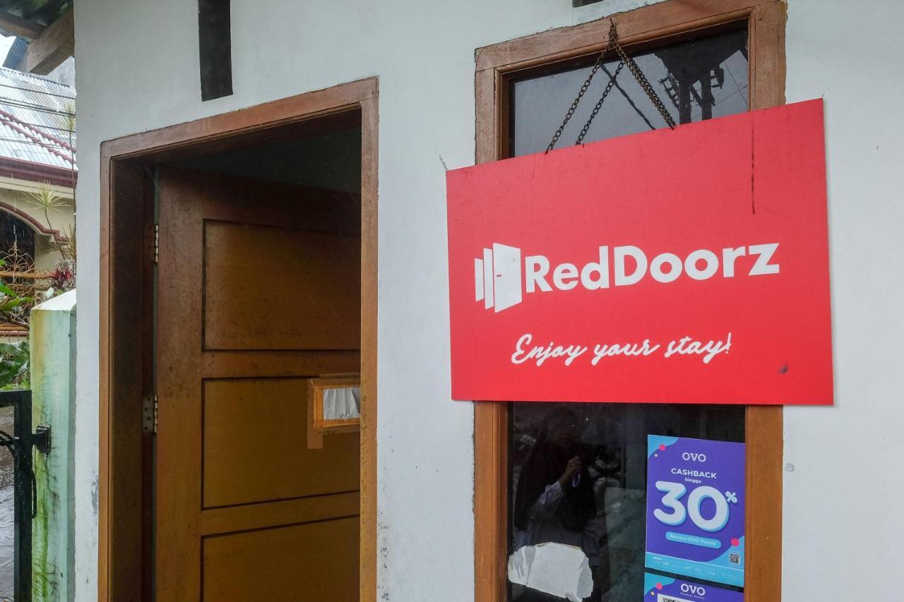 ホテル Reddoorz Near Politeknik マナド エクステリア 写真